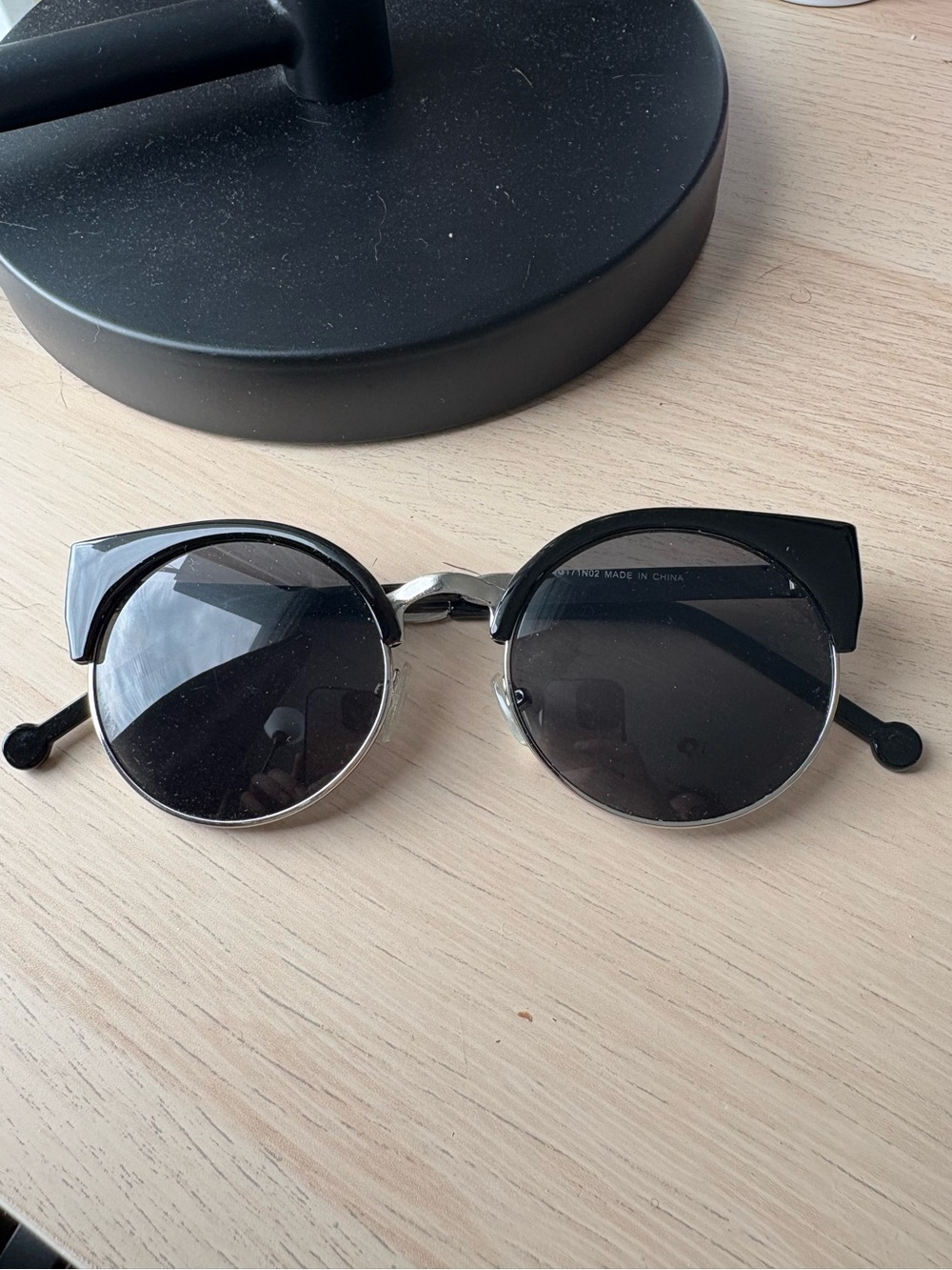 Black Cat-Eye Round Sunglasses - Women's Fashion Glasses